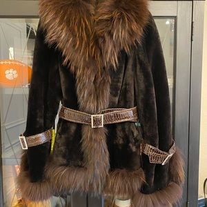 Real fur jacket with amazing details and fox trim